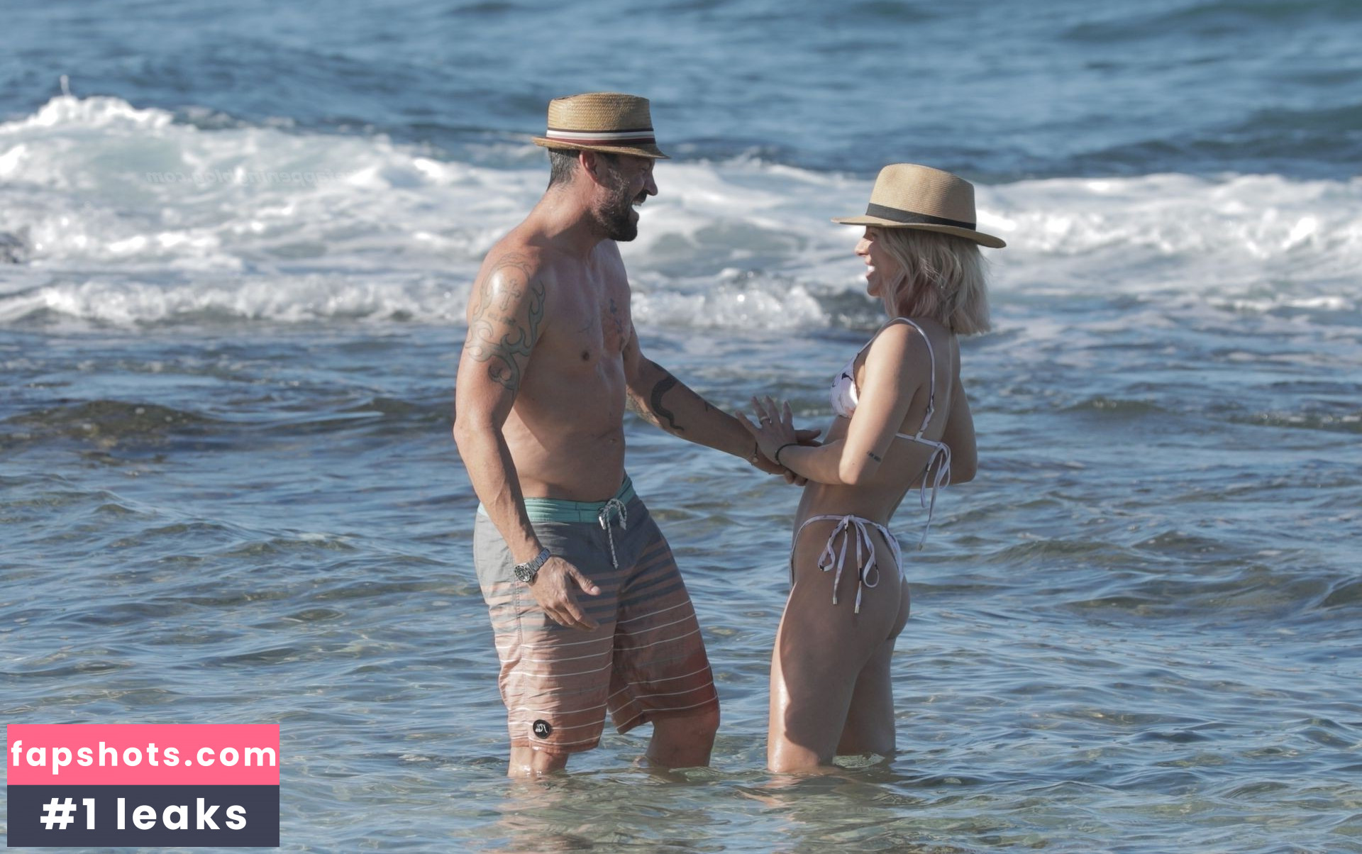 Sharna Burgess gallery photo #39