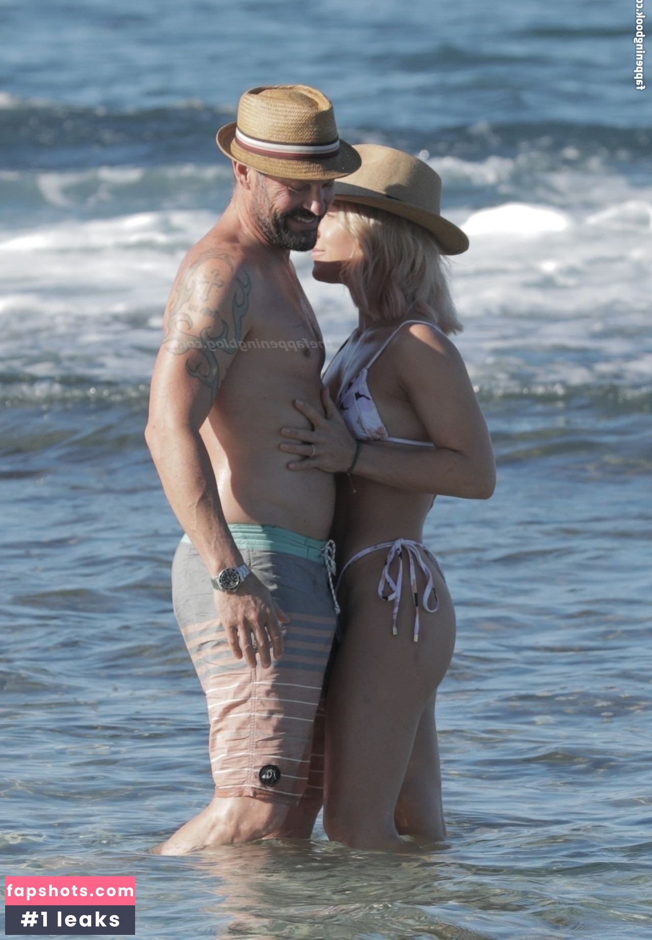 Sharna Burgess gallery photo #53