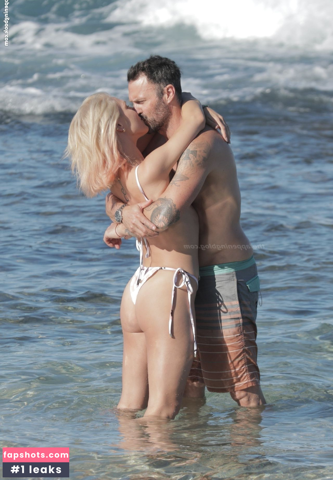 Sharna Burgess gallery photo #57