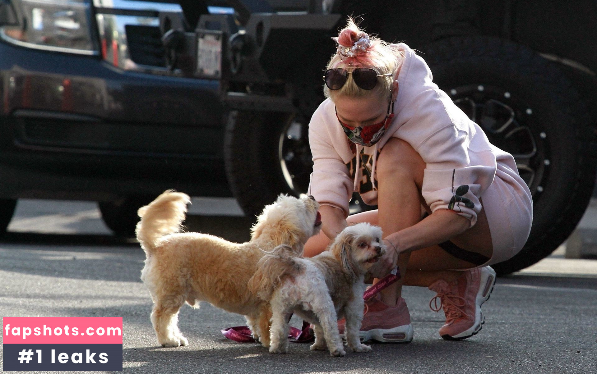 Sharna Burgess gallery photo #66