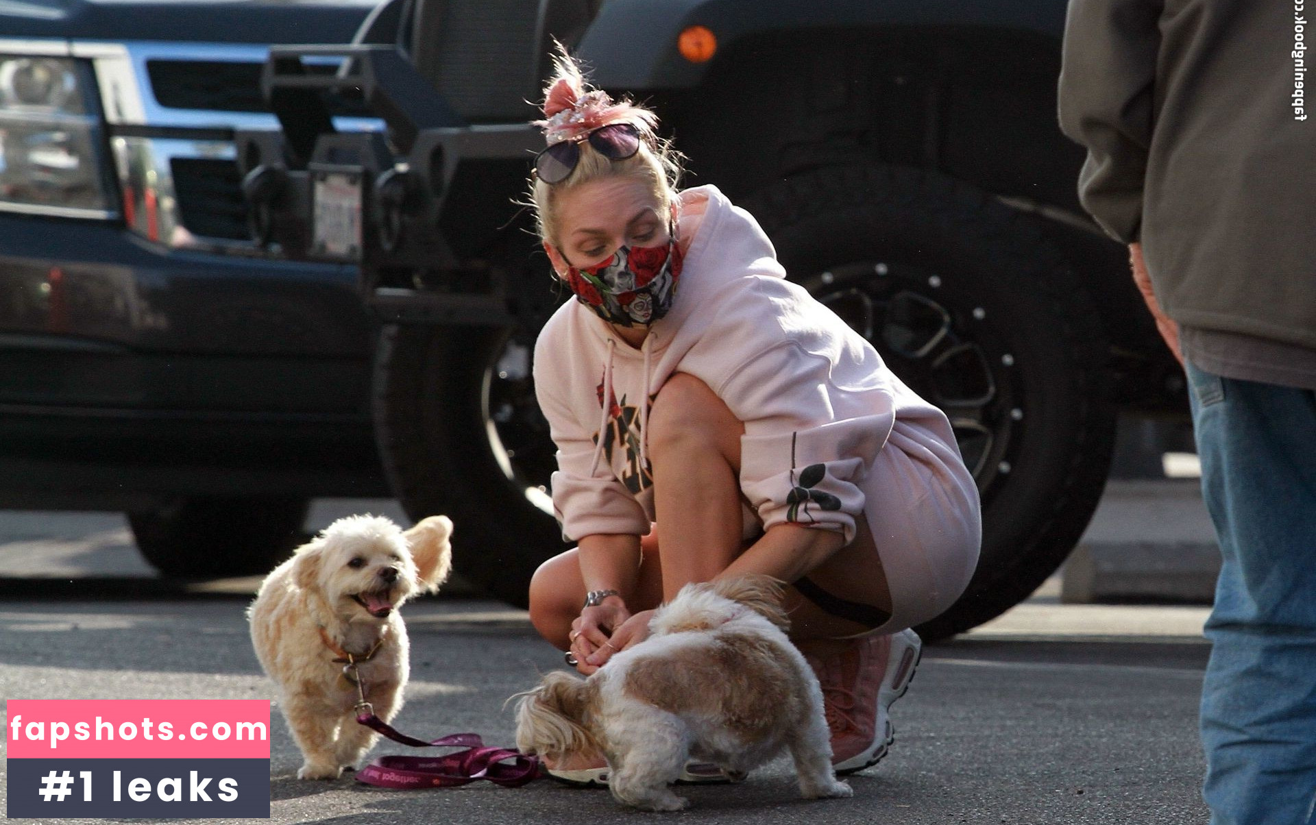 Sharna Burgess gallery photo #70