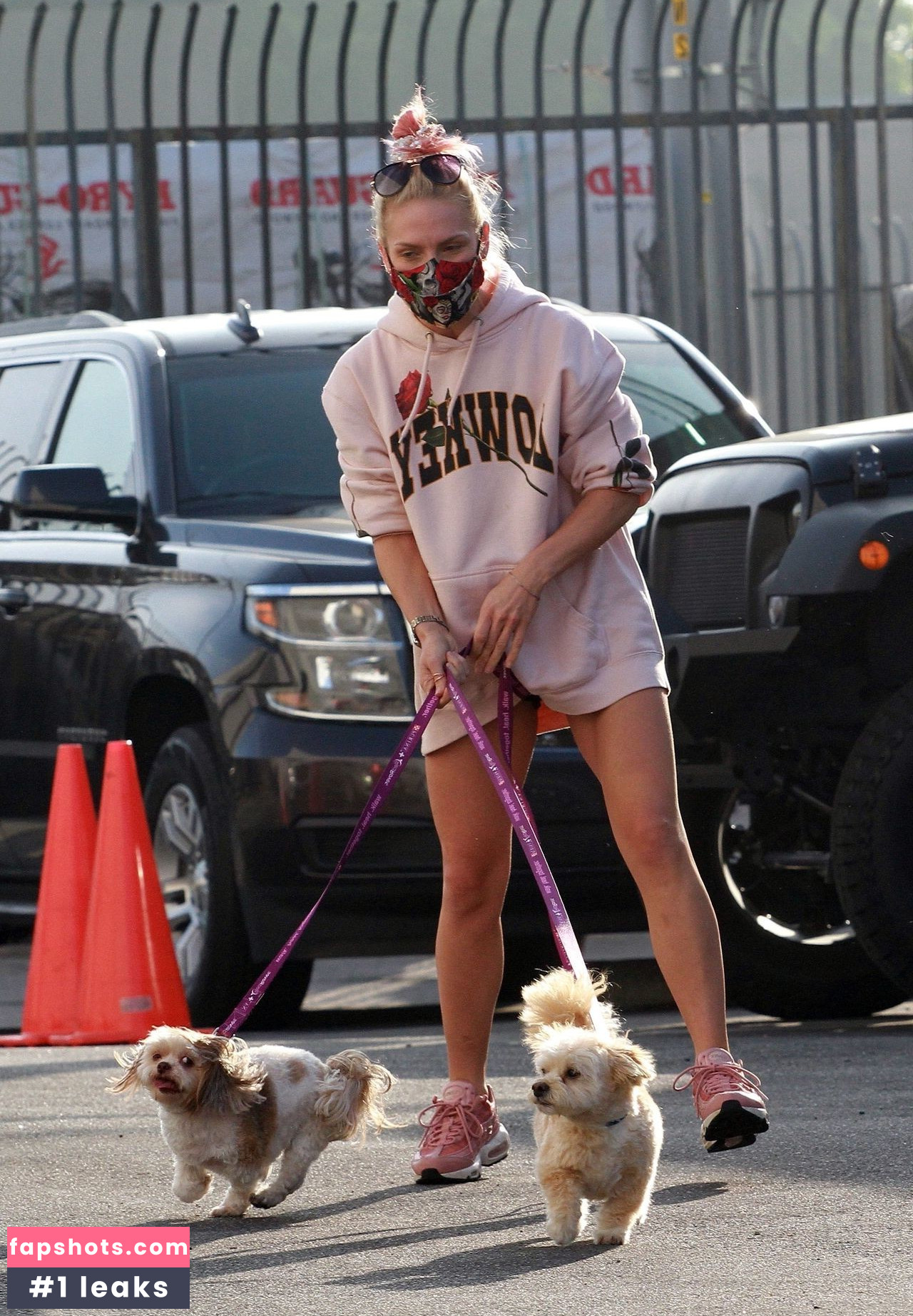 Sharna Burgess gallery photo #75