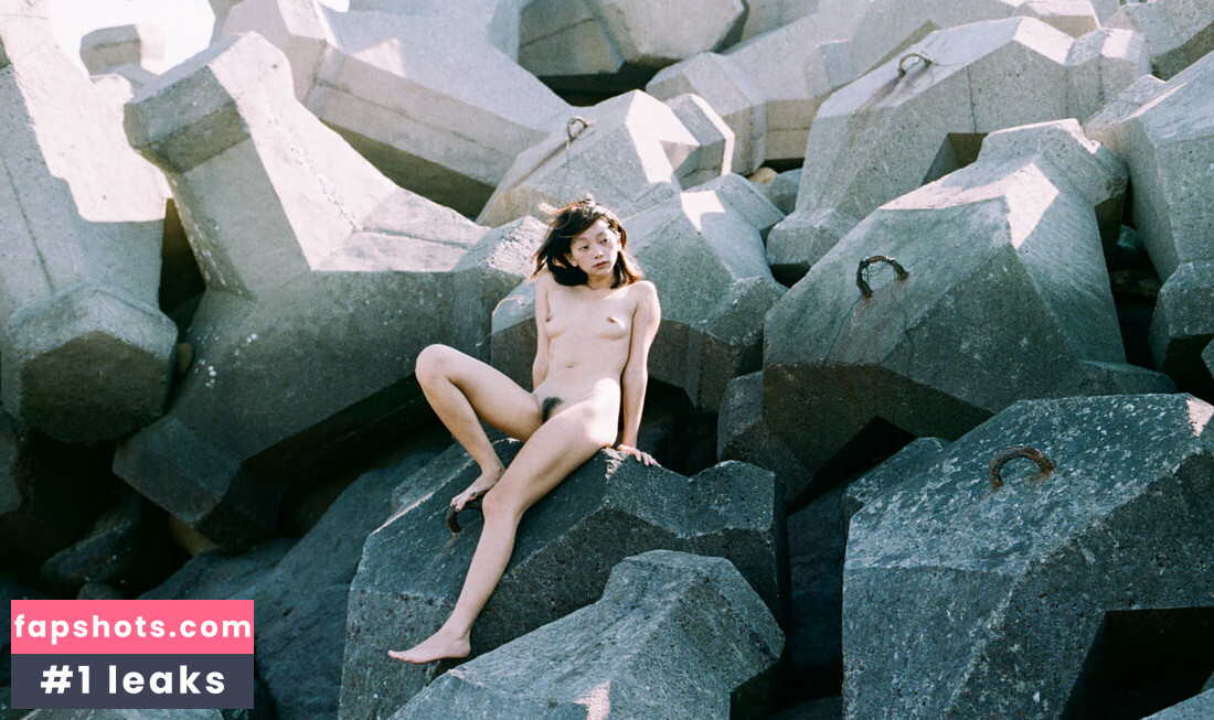 Sharol 小小 nude babe gallery