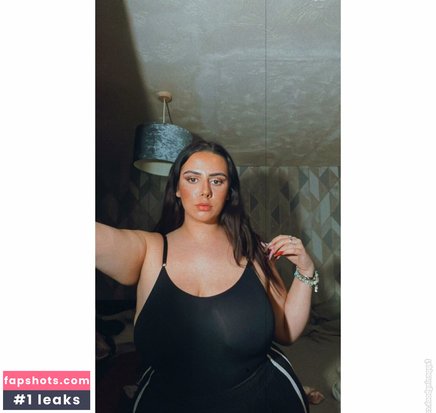 Shauna Armstrong nude babe gallery