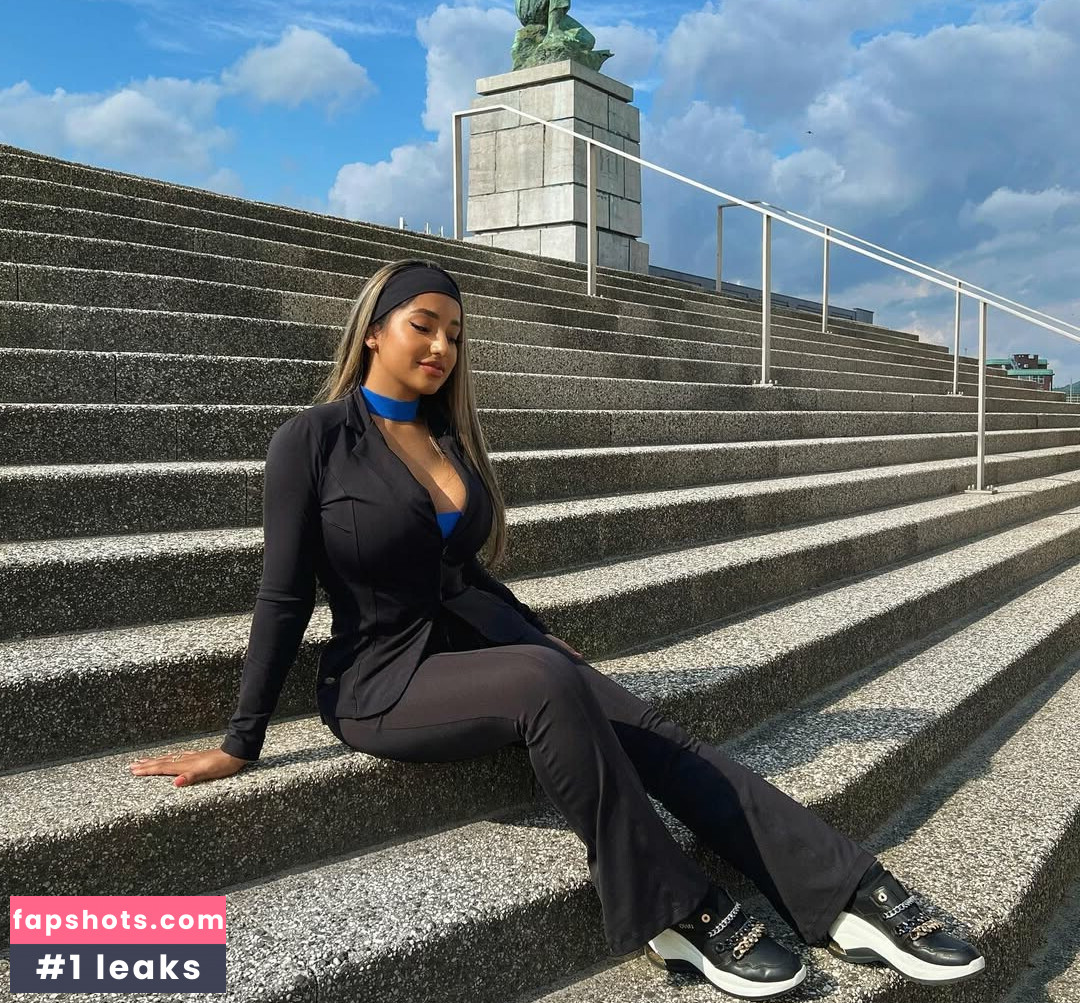 Shaweena gallery photo #21