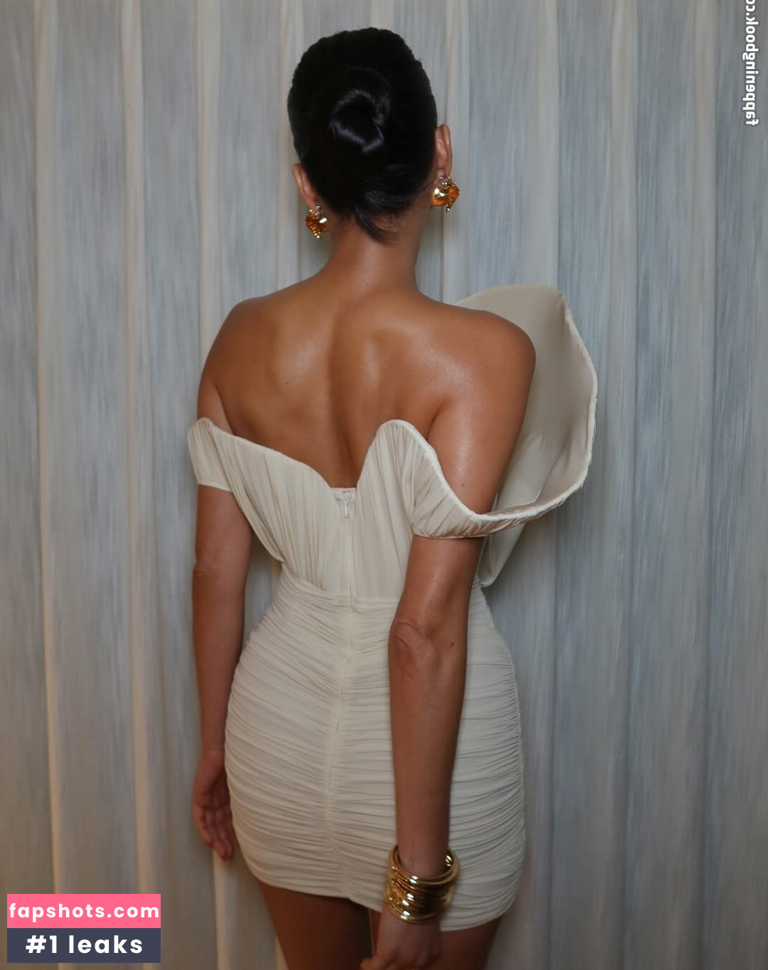 Shay Mitchell gallery photo #7