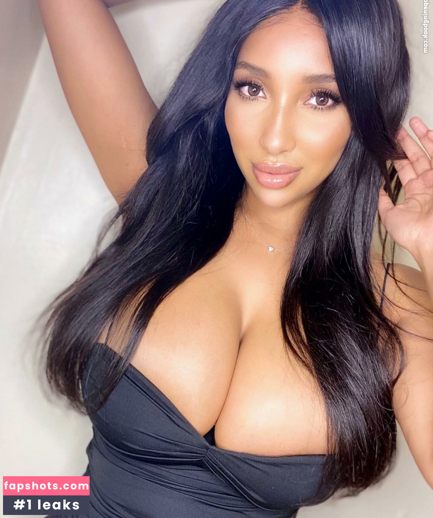 ShayLiving gallery photo #9