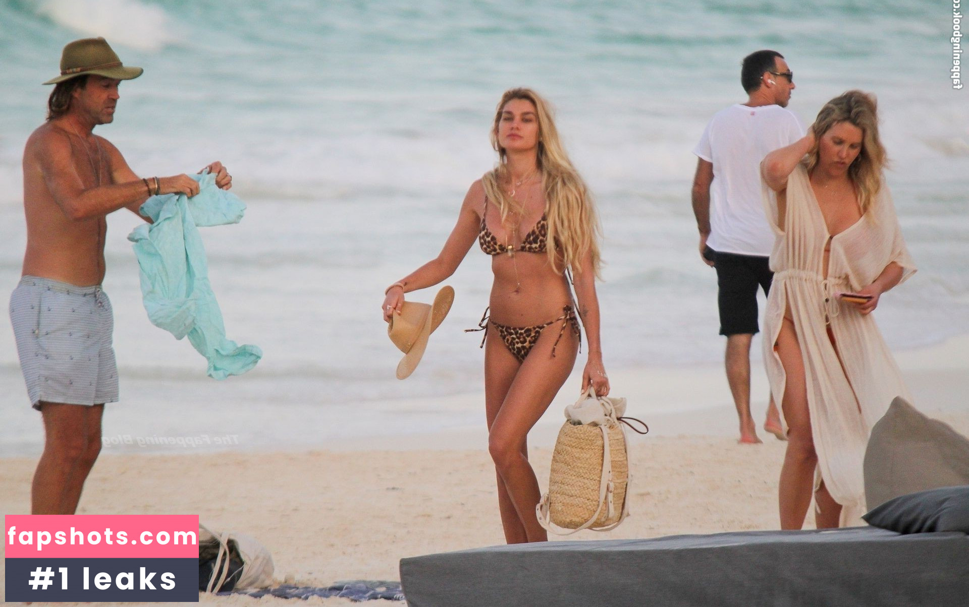 Shayna Terese Taylor gallery photo #31