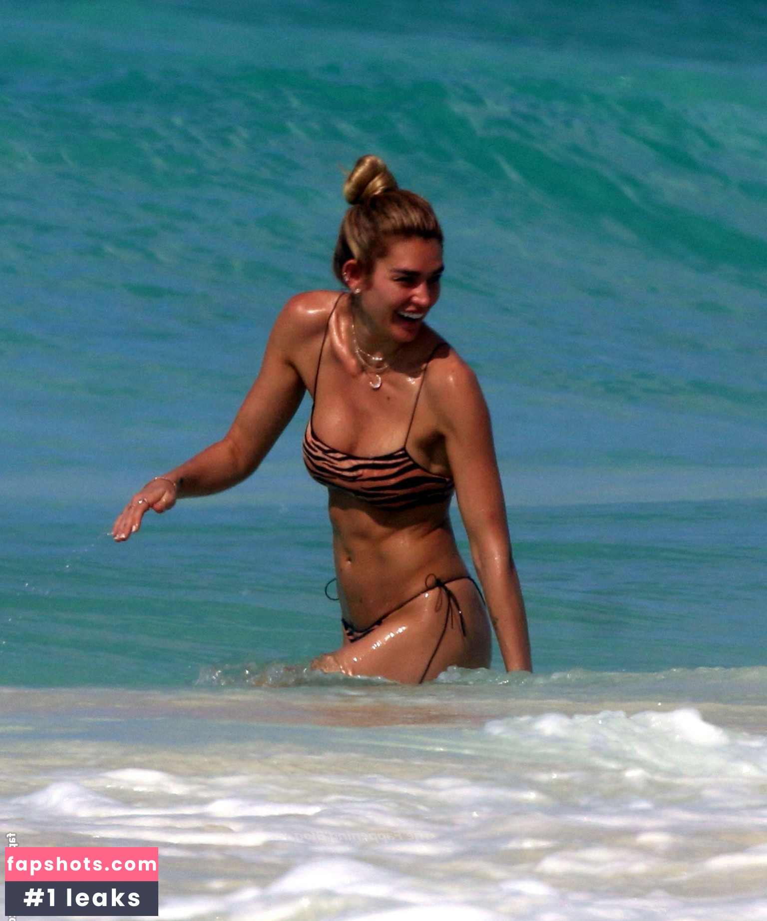 Shayna Terese Taylor gallery photo #34