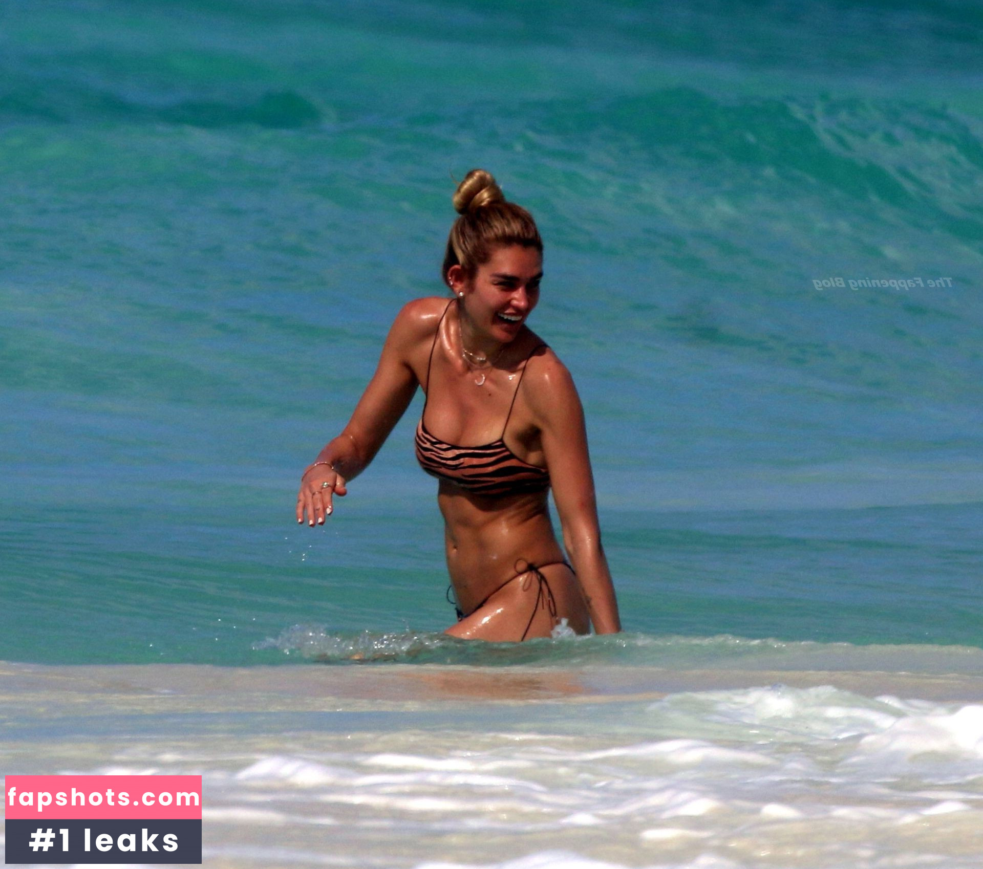 Shayna Terese Taylor gallery photo #35