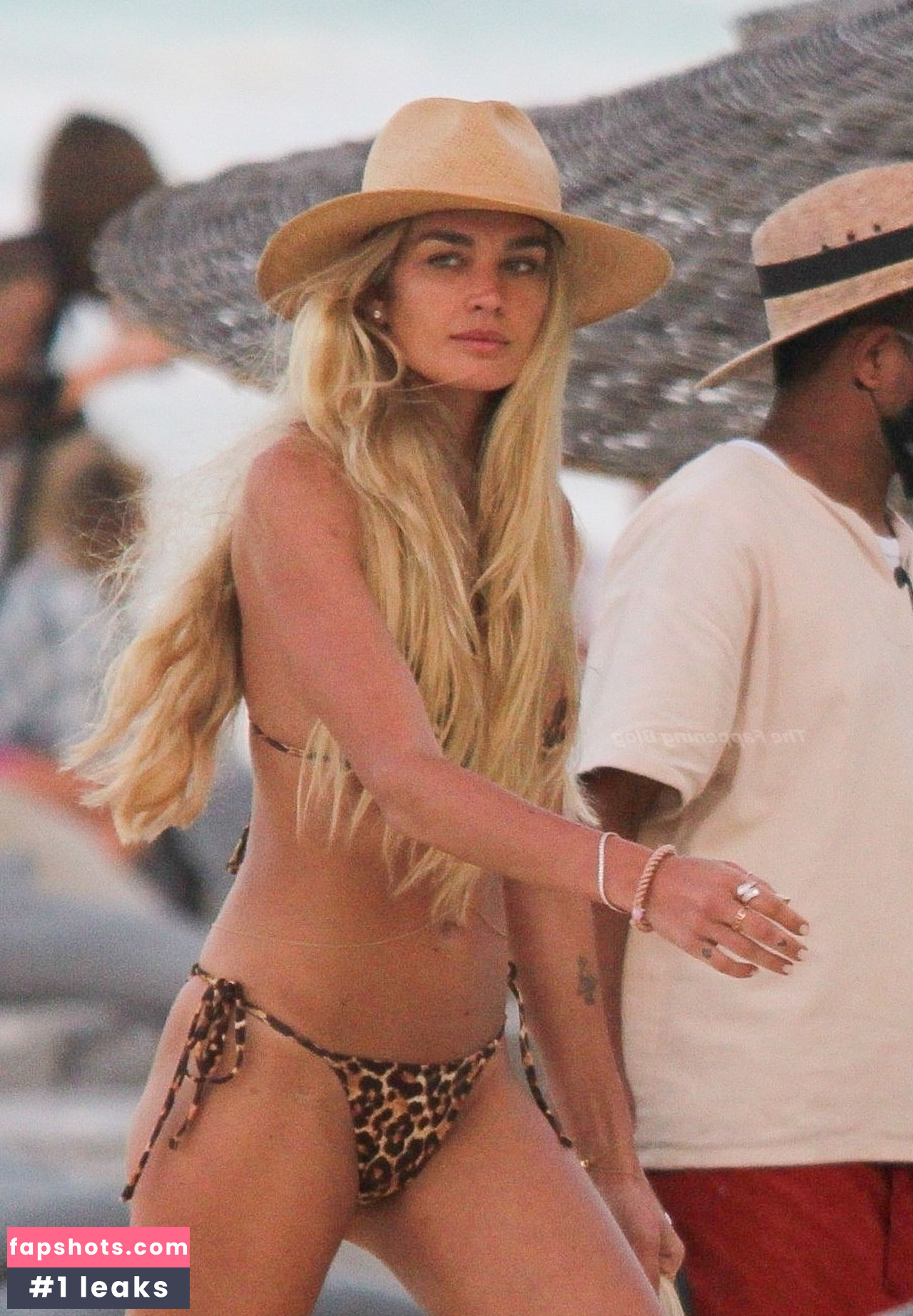 Shayna Terese Taylor gallery photo #6