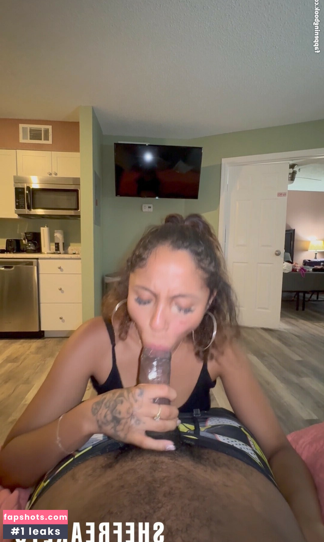 Shefreakto gallery photo #9