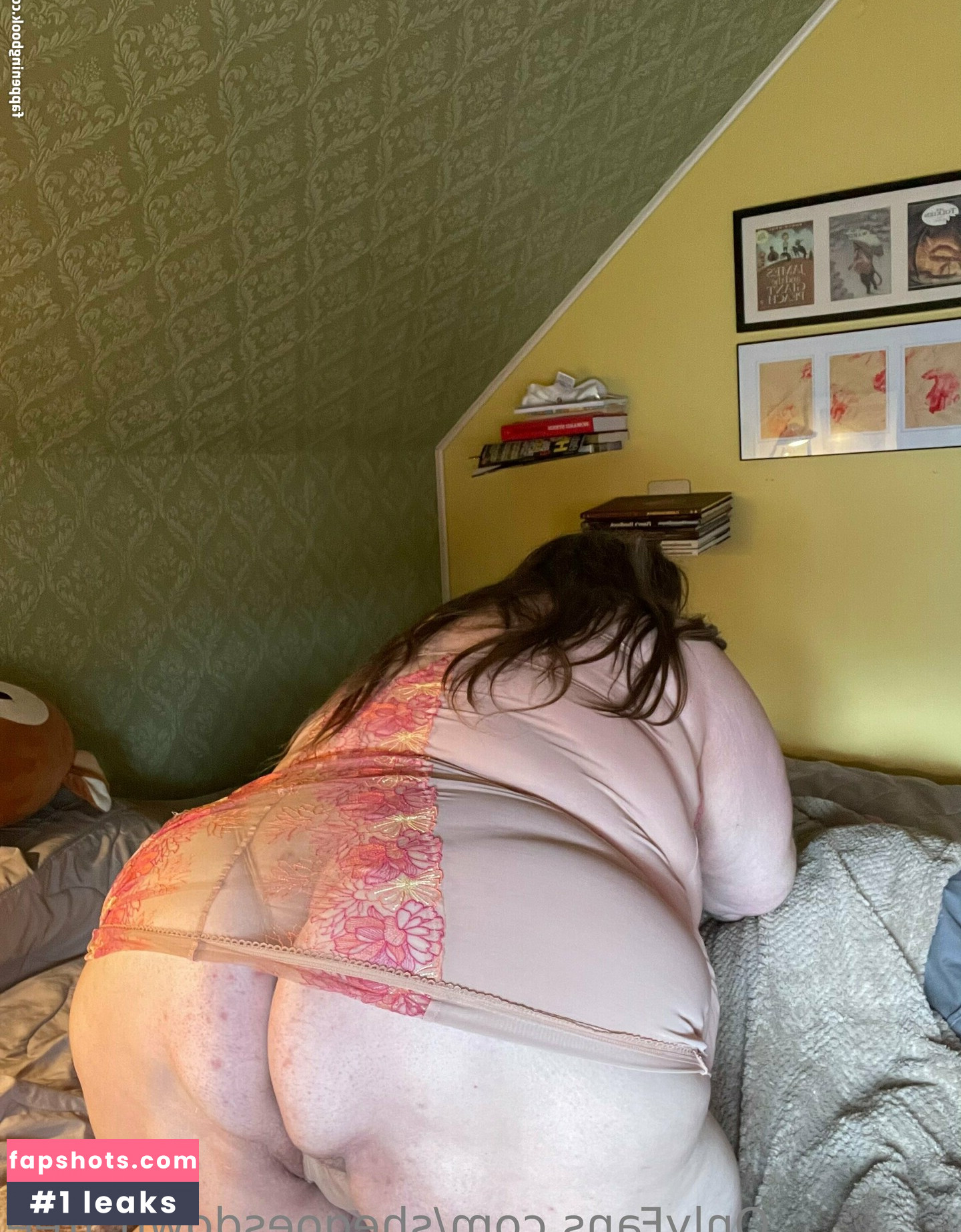 shegoesdown_free gallery photo #15