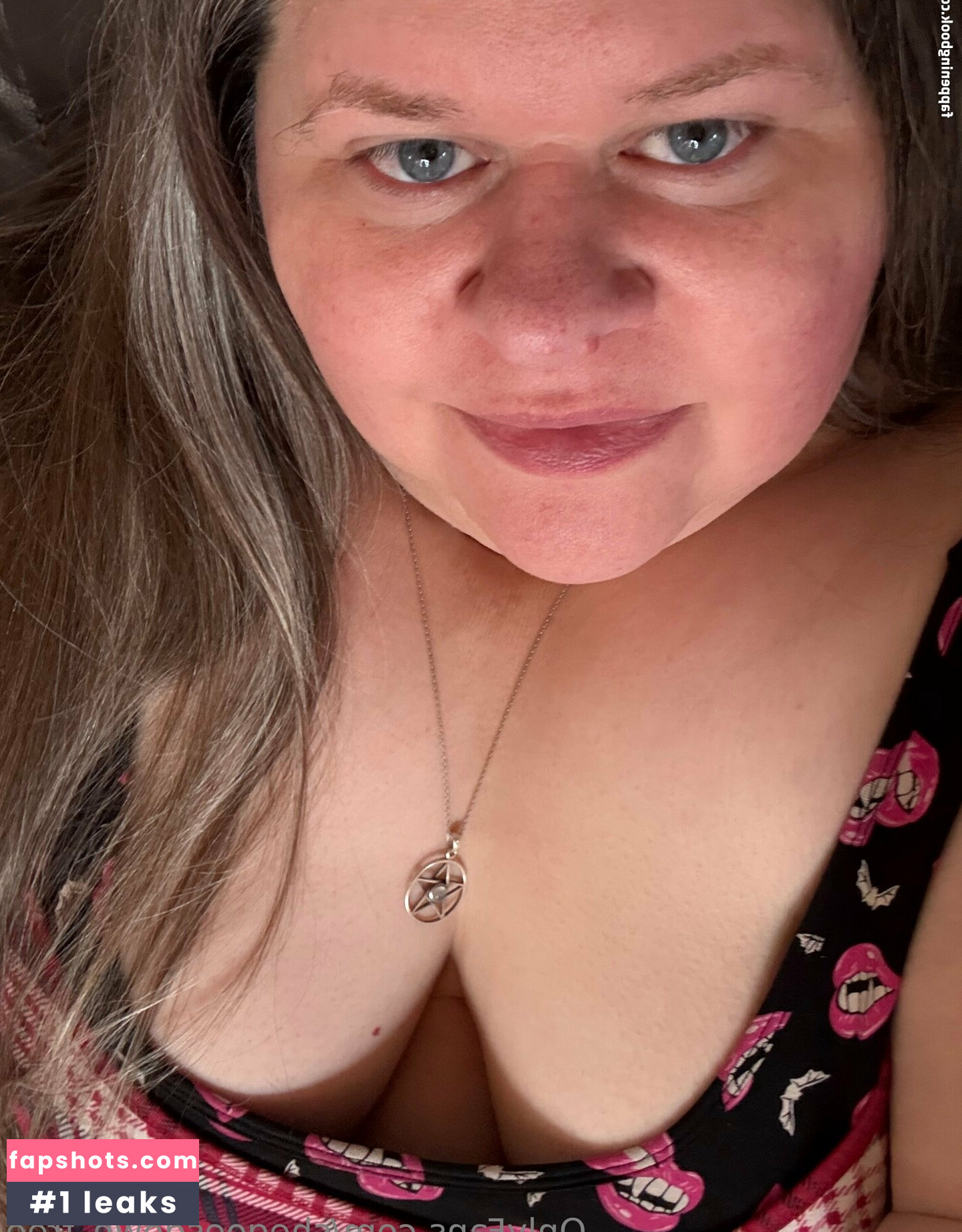 shegoesdown_free gallery photo #3