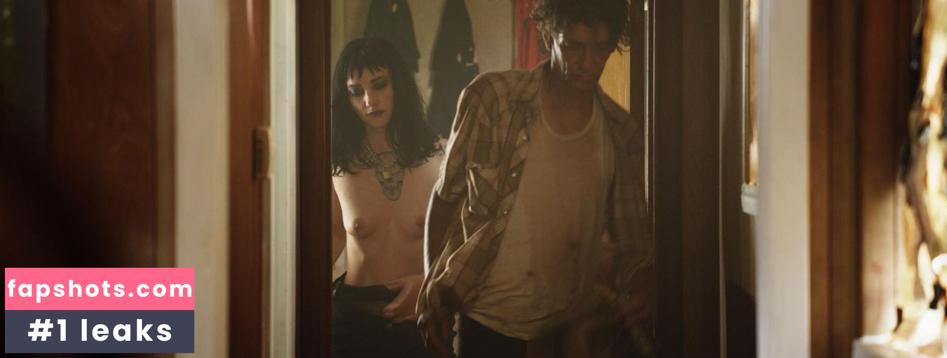 Sheila Vand gallery photo #11