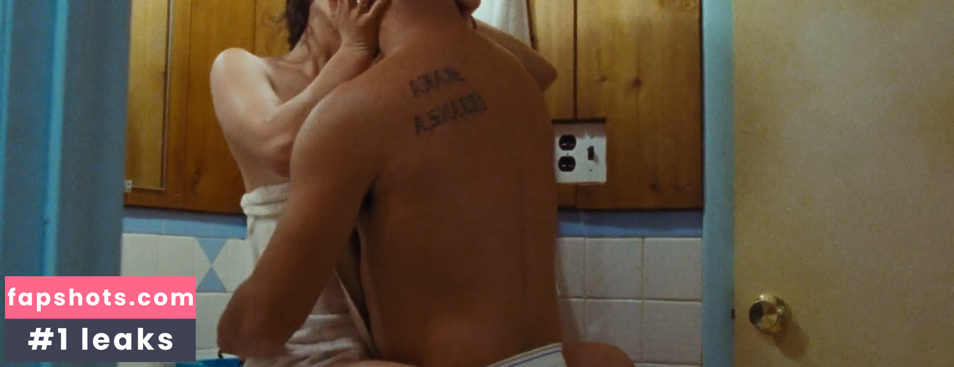 Sheila Vand gallery photo #3