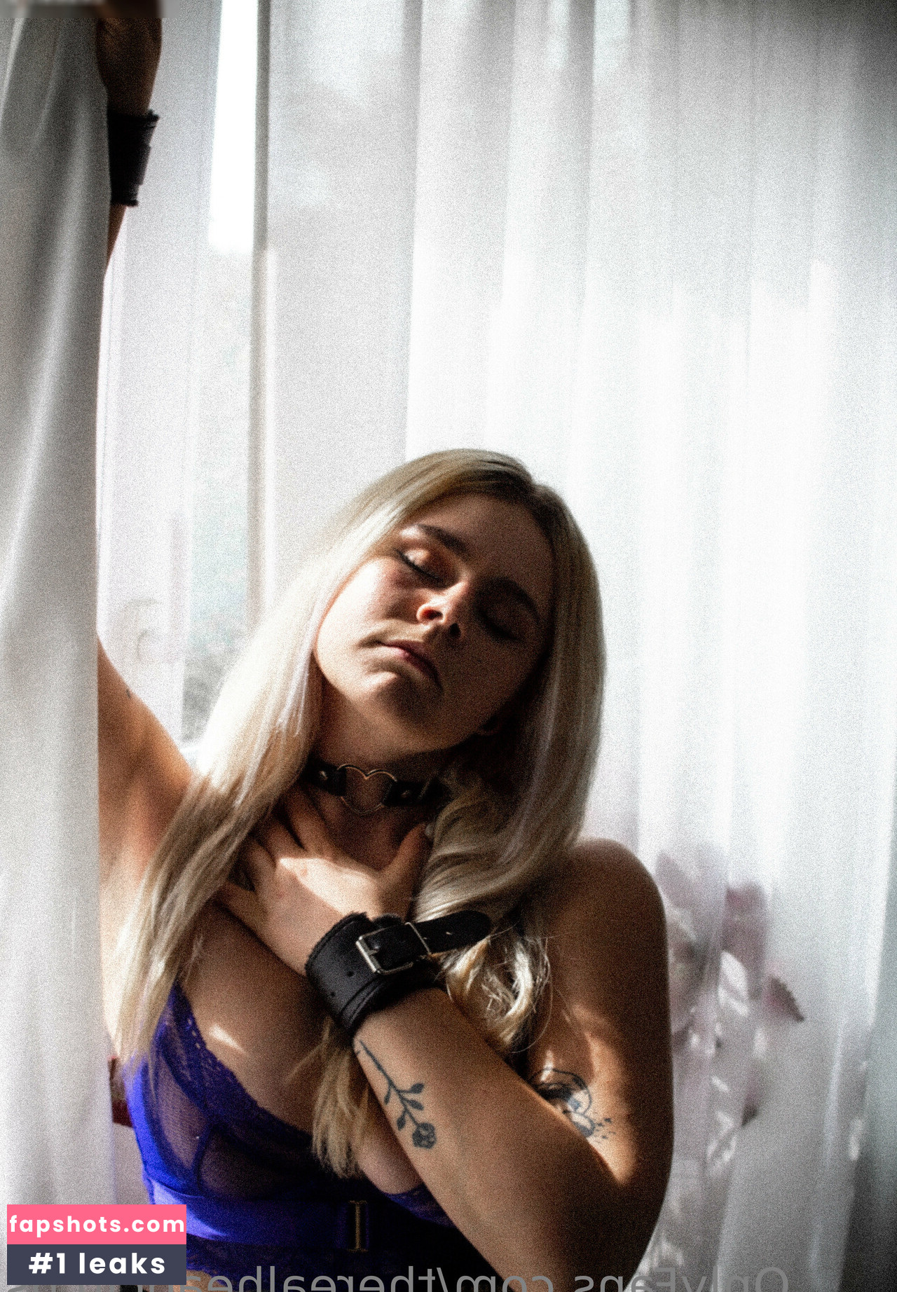 Shelly gallery photo #9