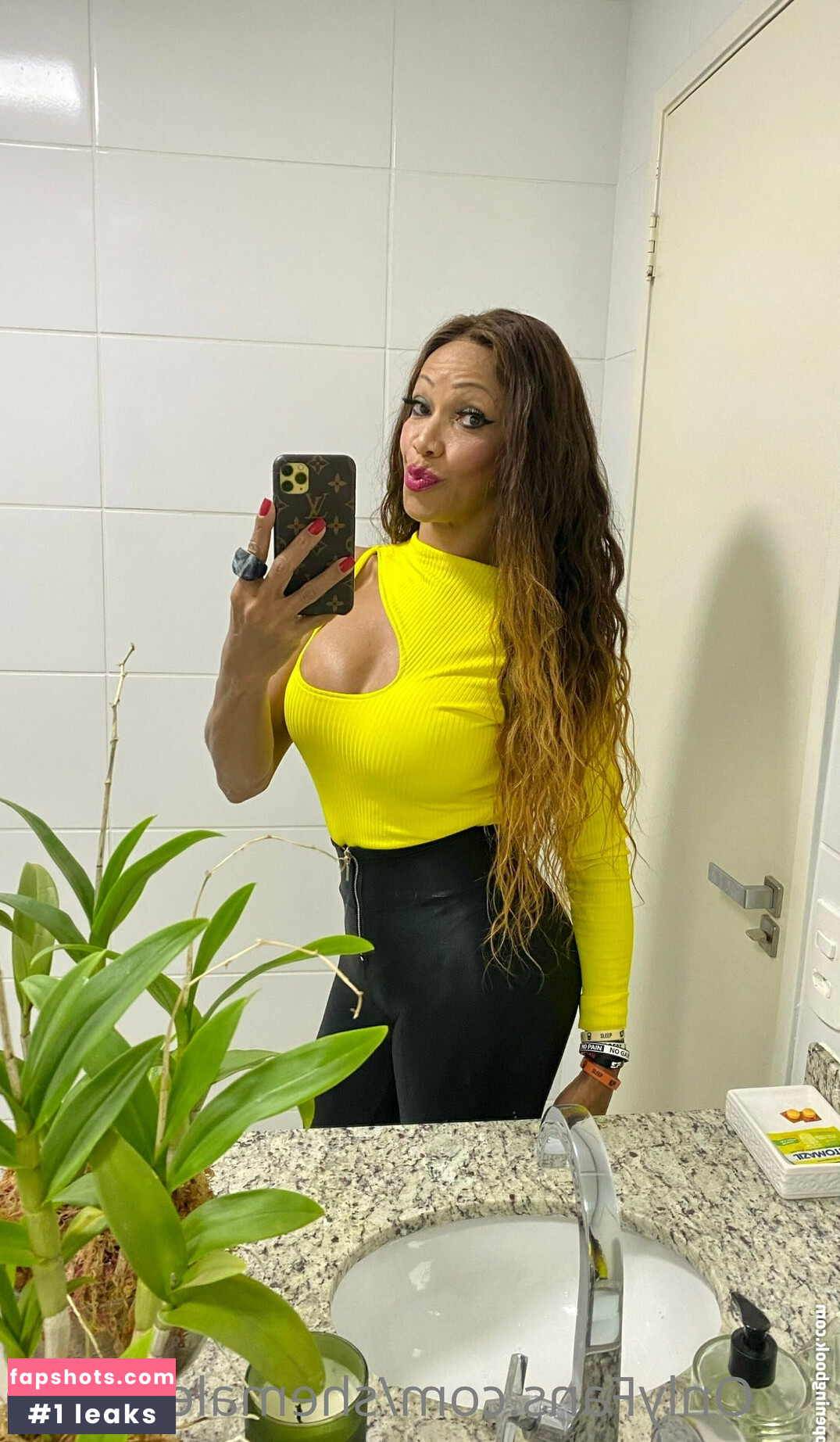 shemale_23cm gallery photo #14