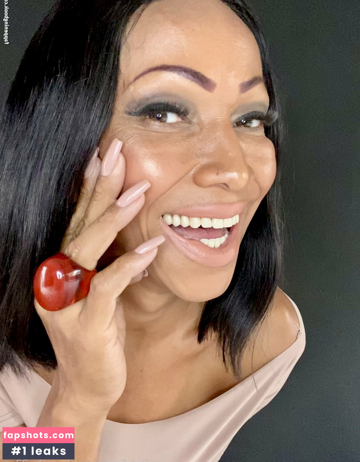 shemale_23cm gallery photo #9