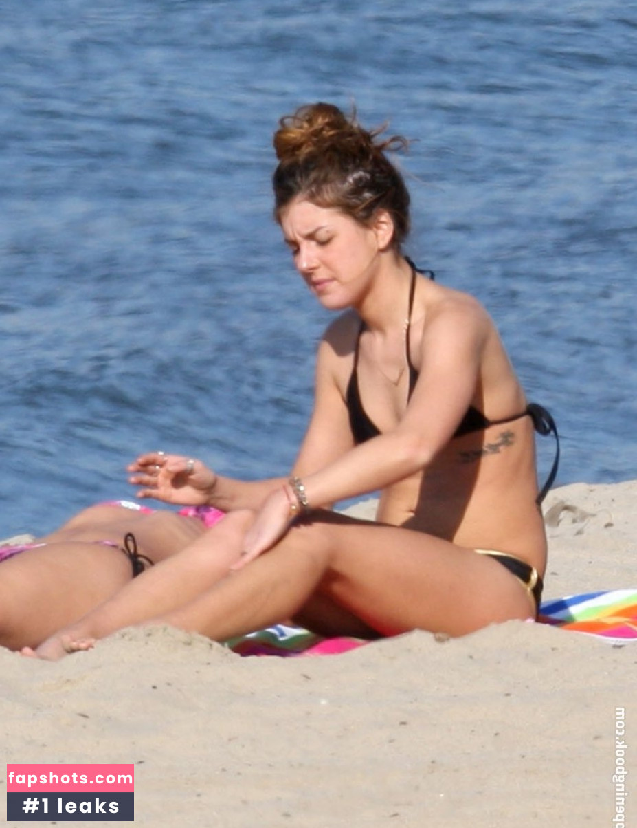 Shenae Grimes gallery photo #31