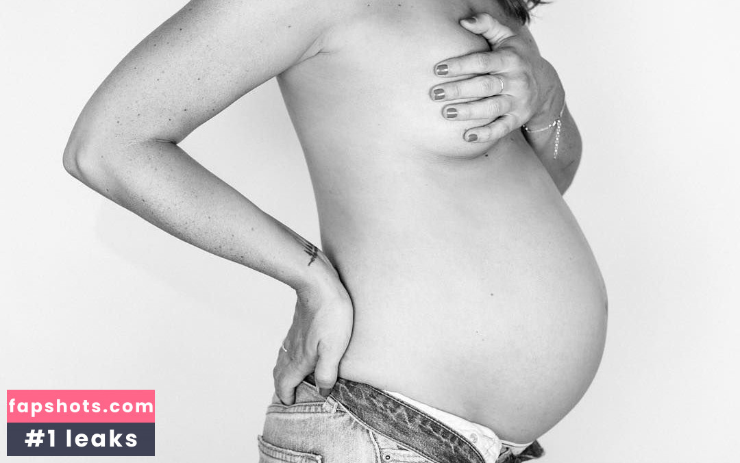 Shenae Grimes gallery photo #33