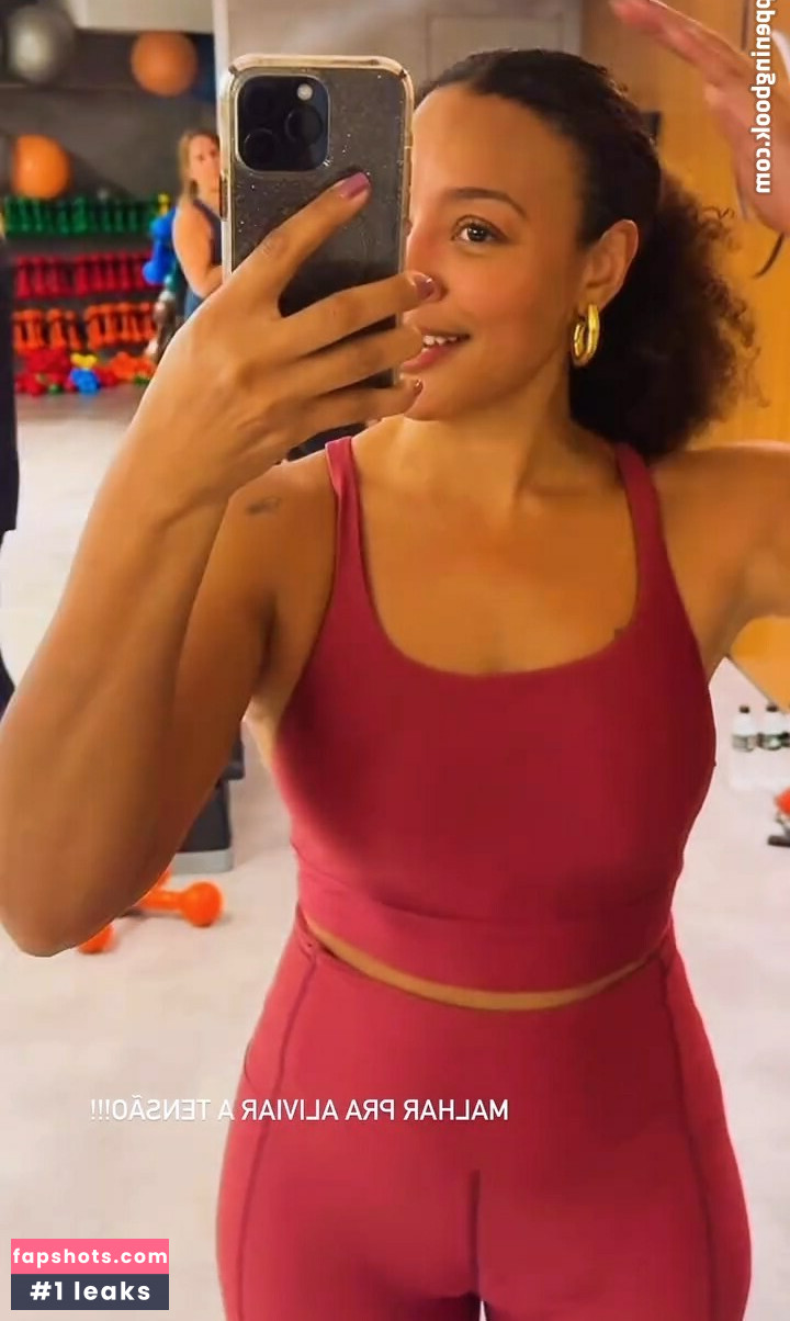 Sheron Menezes gallery photo #11