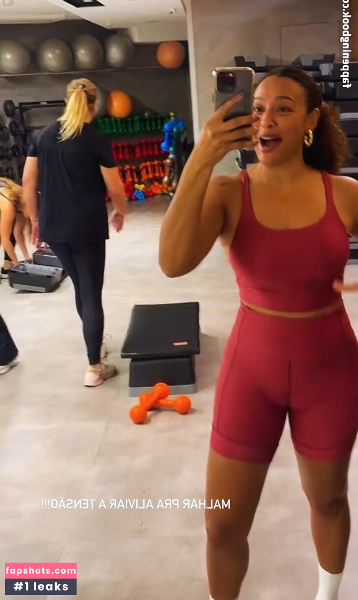 Sheron Menezes gallery photo #13