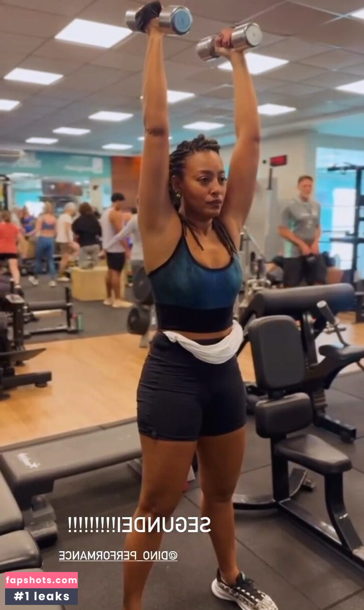 Sheron Menezes gallery photo #15