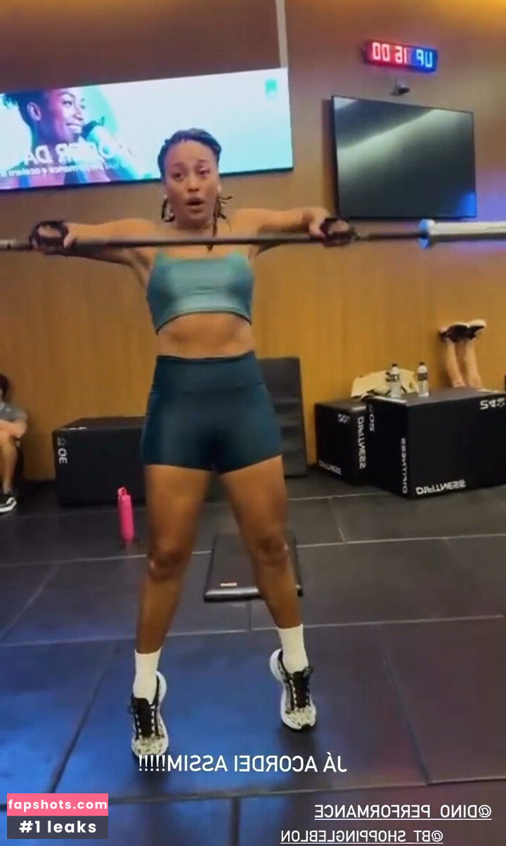 Sheron Menezes gallery photo #16