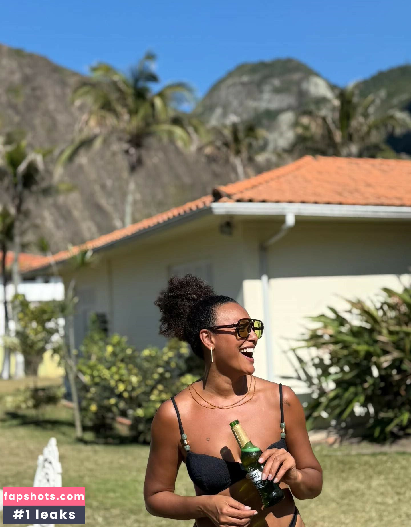 Sheron Menezes gallery photo #24