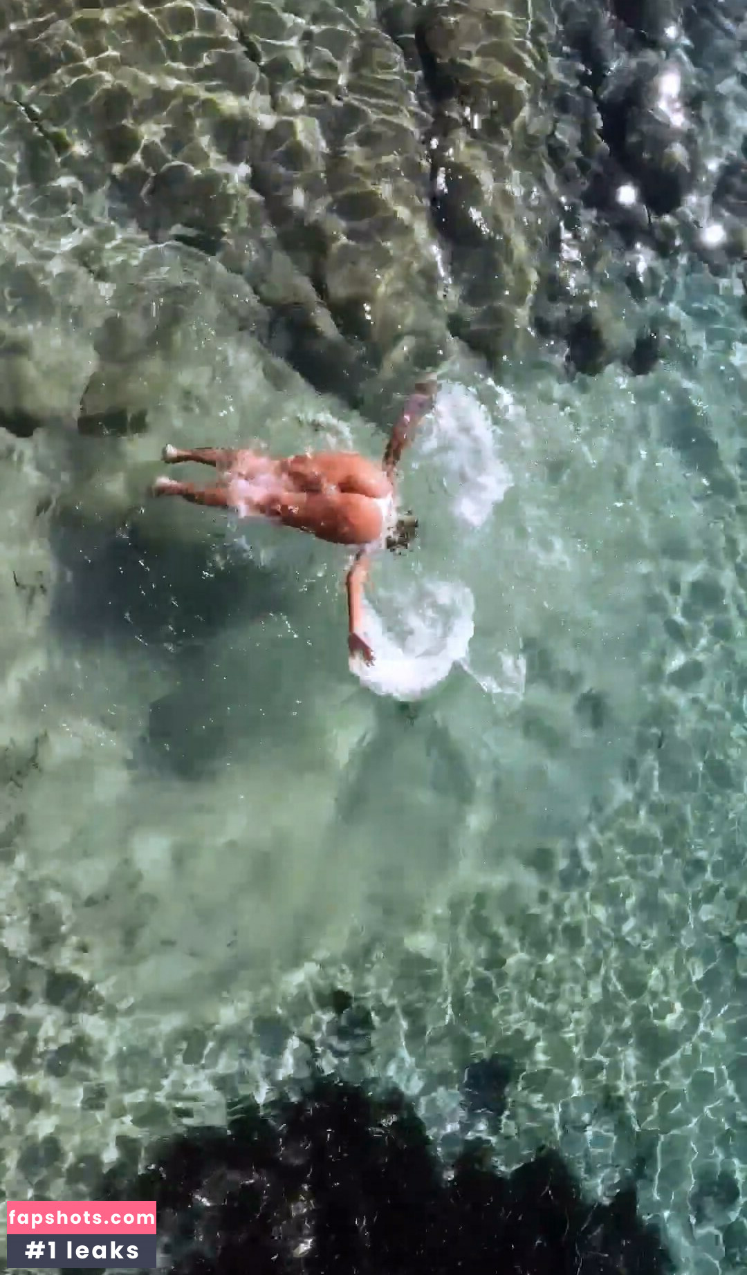 Sheron Menezes gallery photo #25