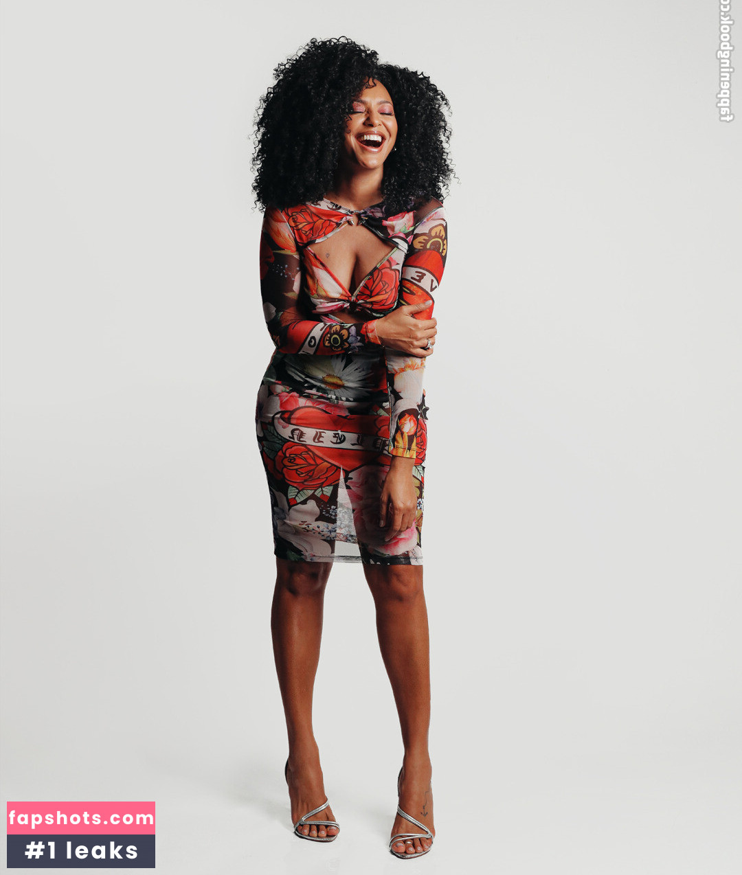 Sheron Menezes gallery photo #30