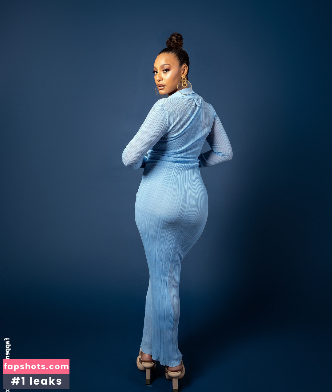 Sheron Menezes gallery photo #38