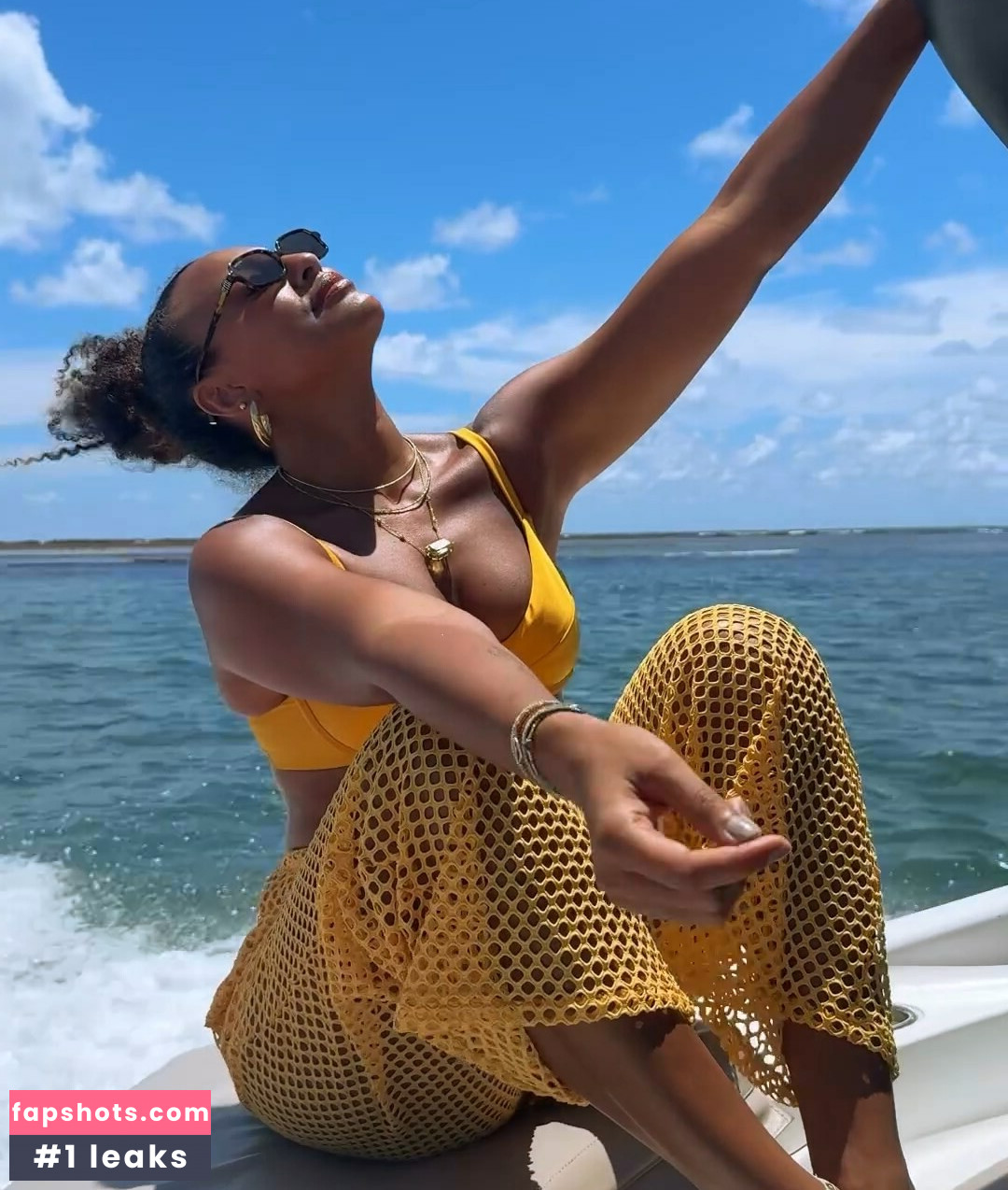 Sheron Menezes gallery photo #42