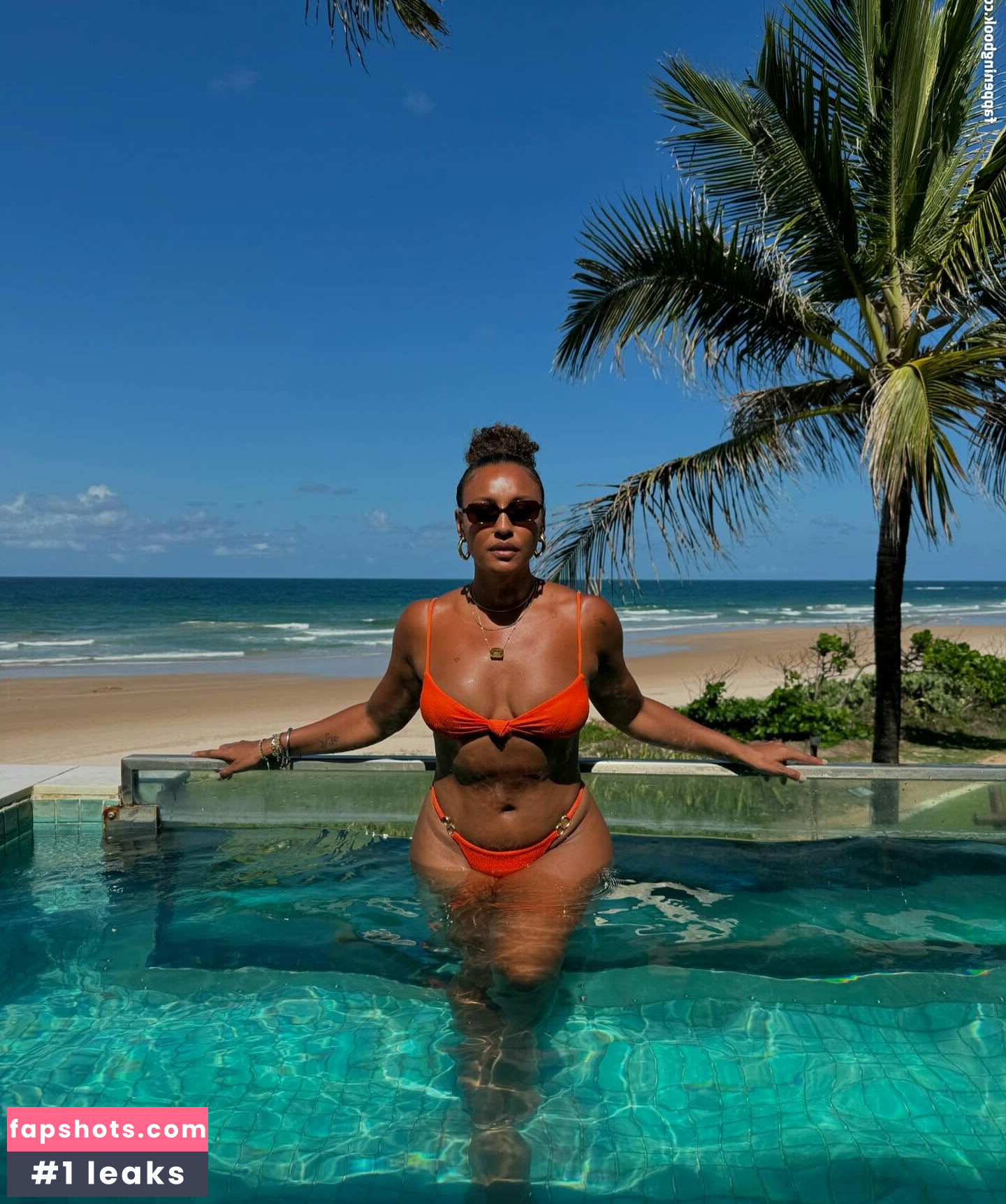 Sheron Menezes gallery photo #44