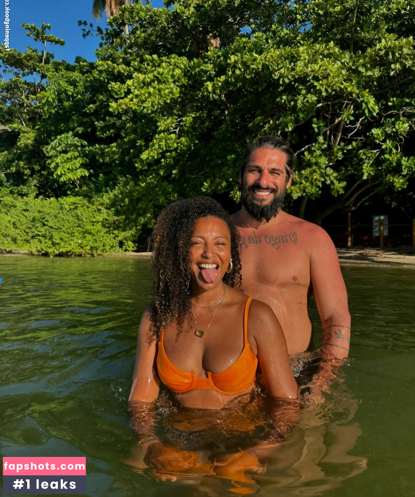 Sheron Menezes gallery photo #51