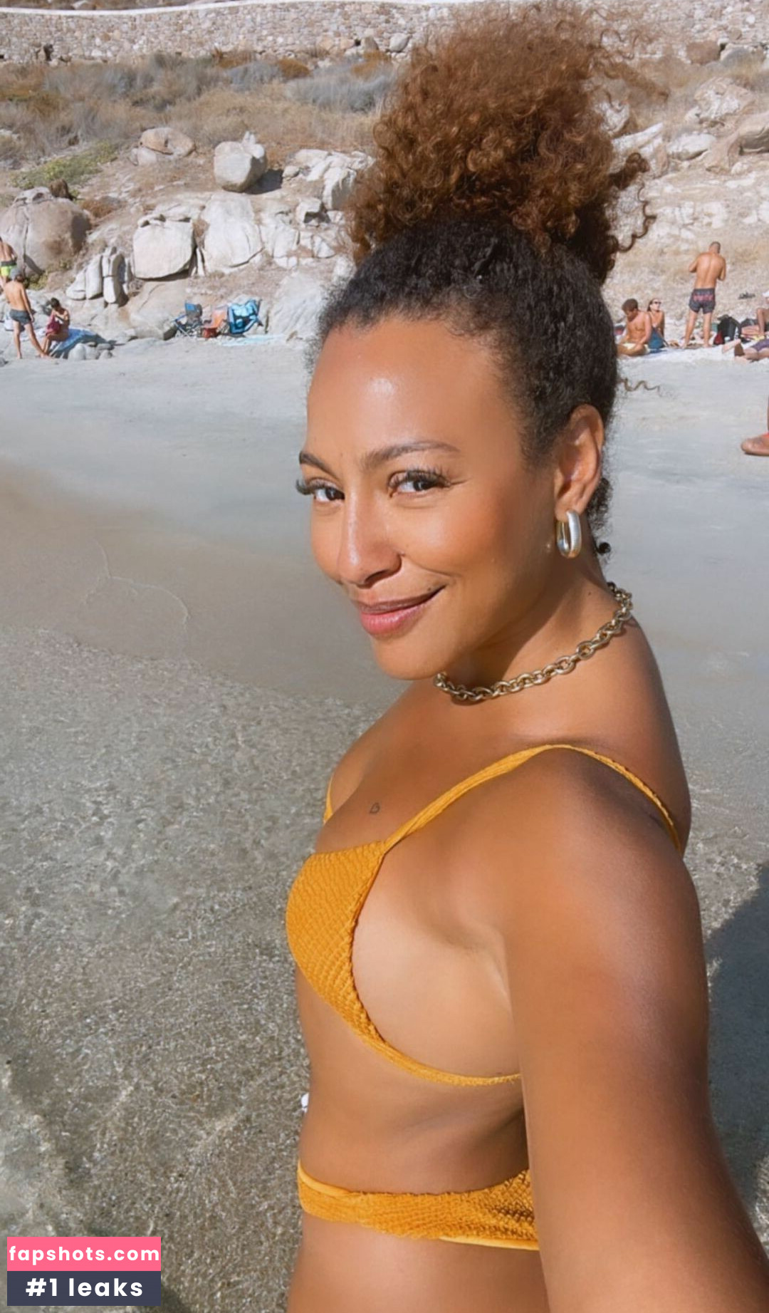 Sheron Menezes gallery photo #66