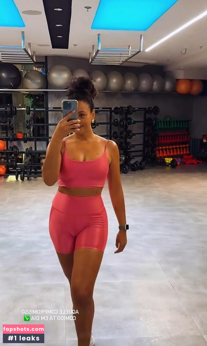 Sheron Menezes gallery photo #10