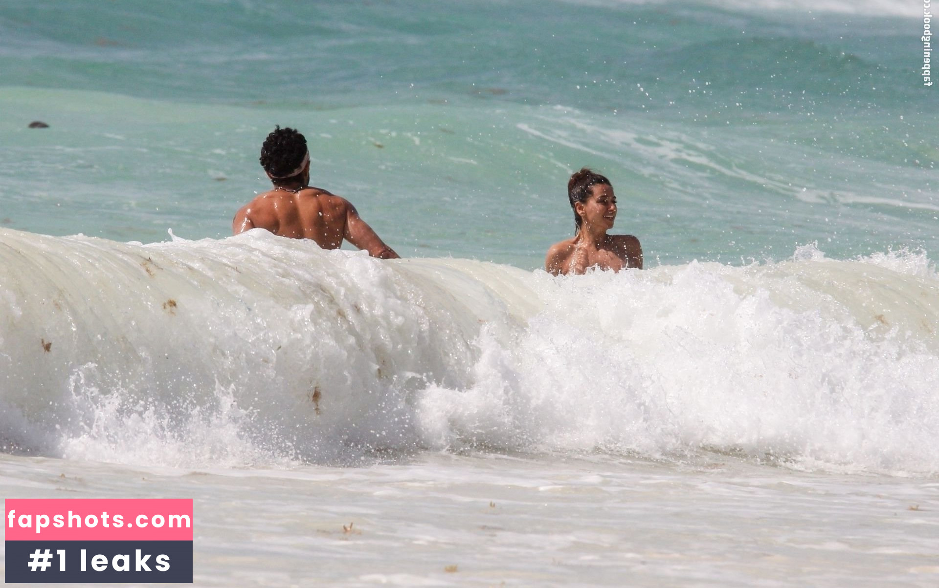 Shibani Dandekar gallery photo #11