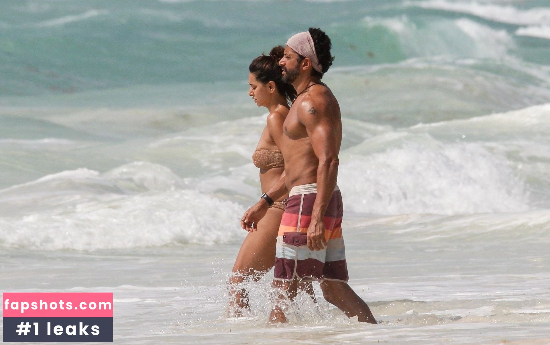 Shibani Dandekar gallery photo #13