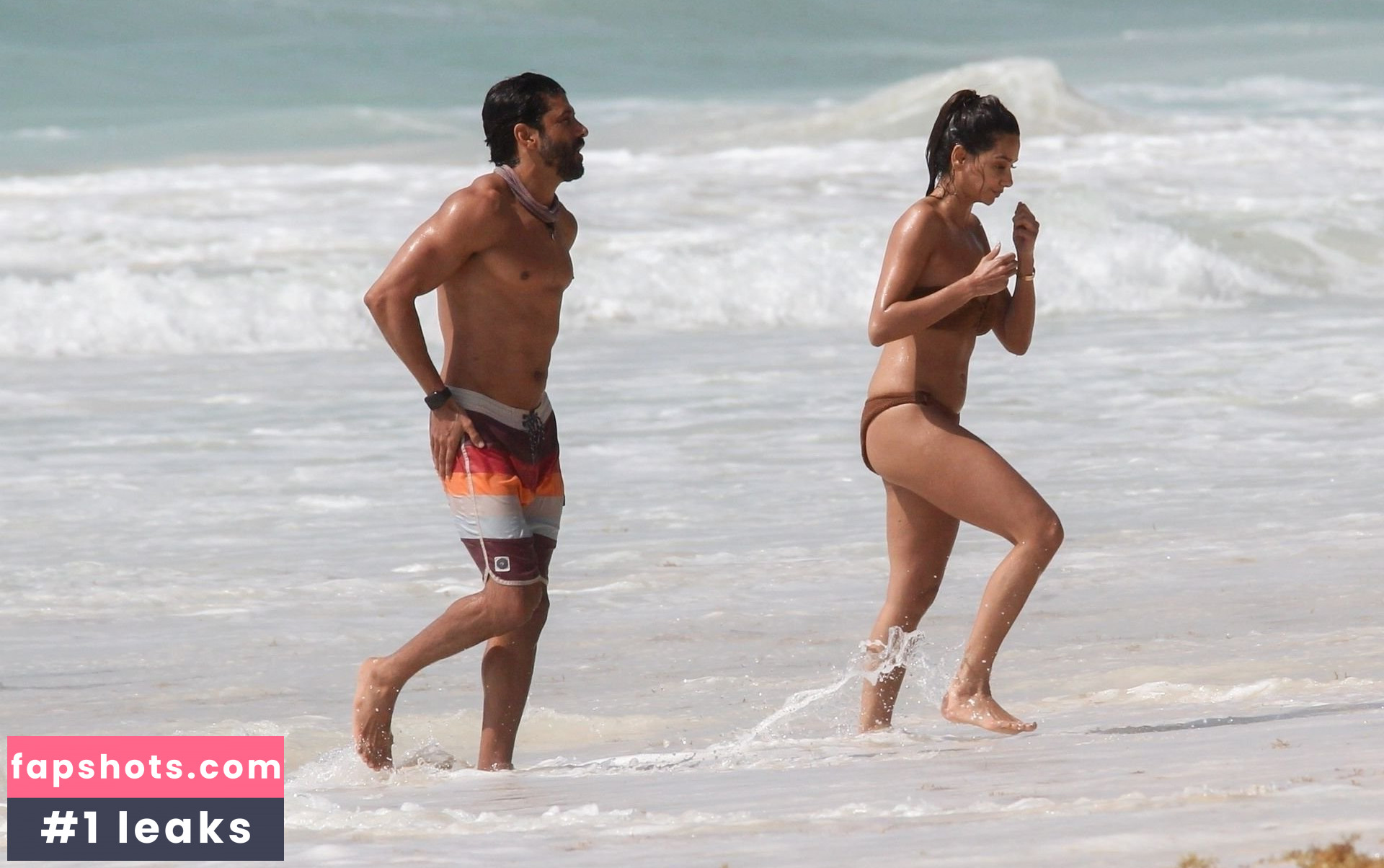 Shibani Dandekar gallery photo #3