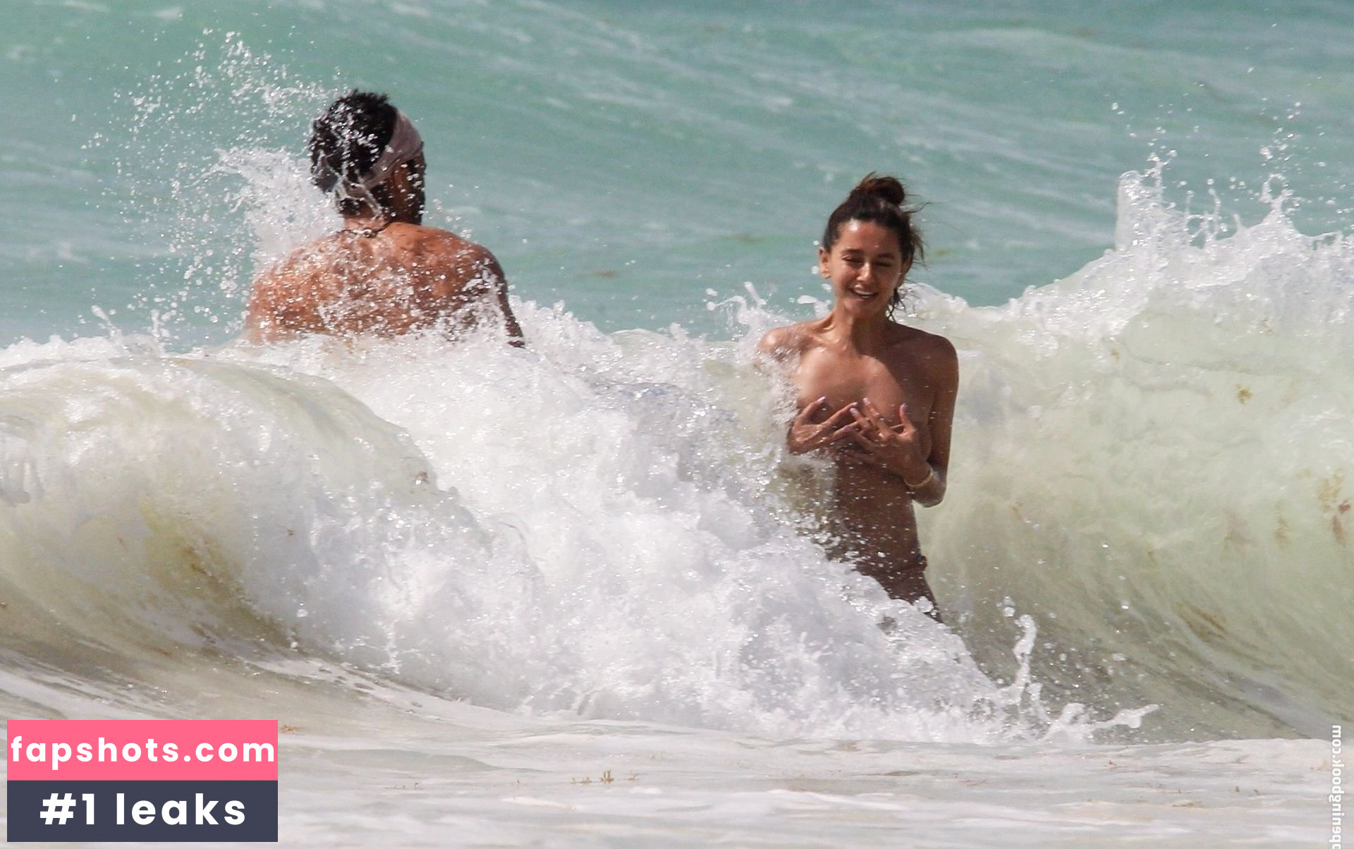 Shibani Dandekar gallery photo #29