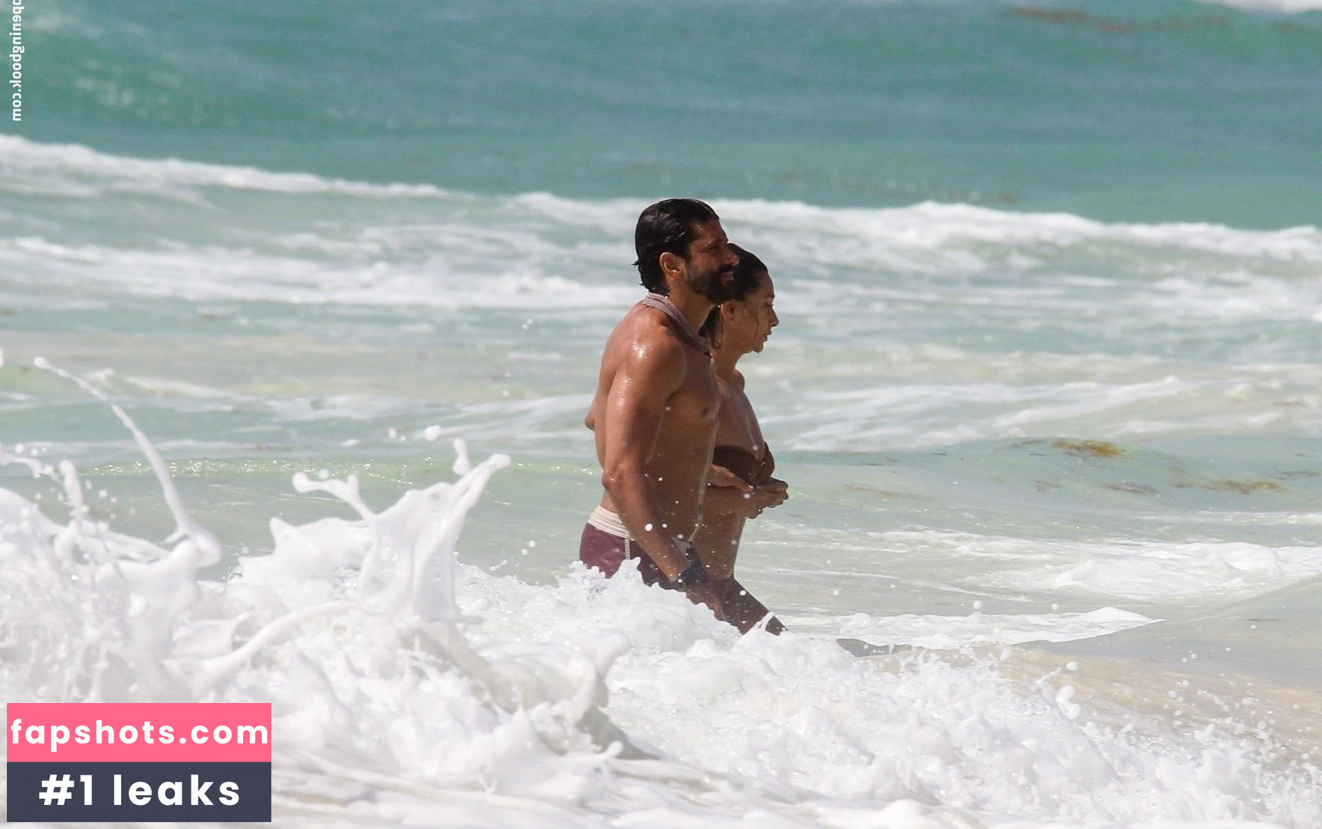 Shibani Dandekar gallery photo #4