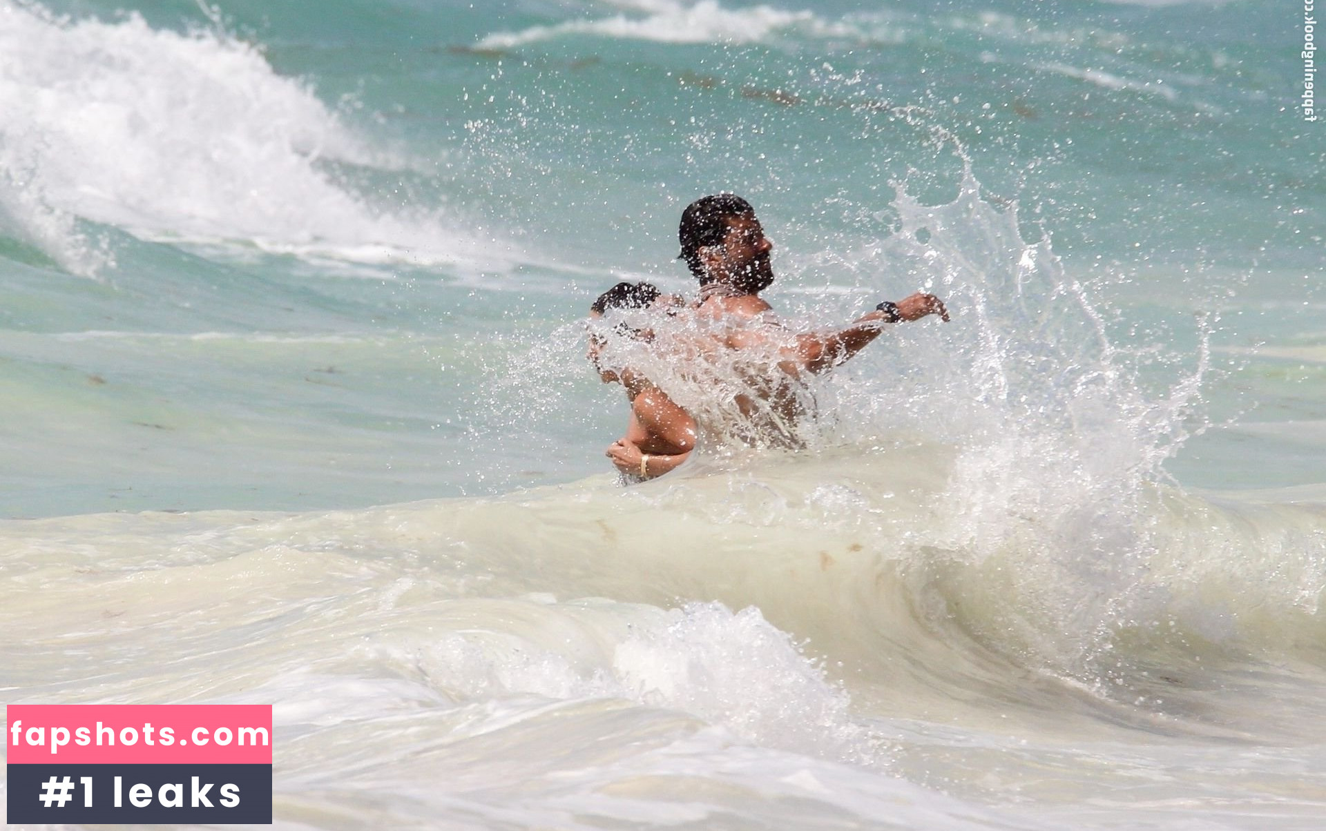 Shibani Dandekar gallery photo #7