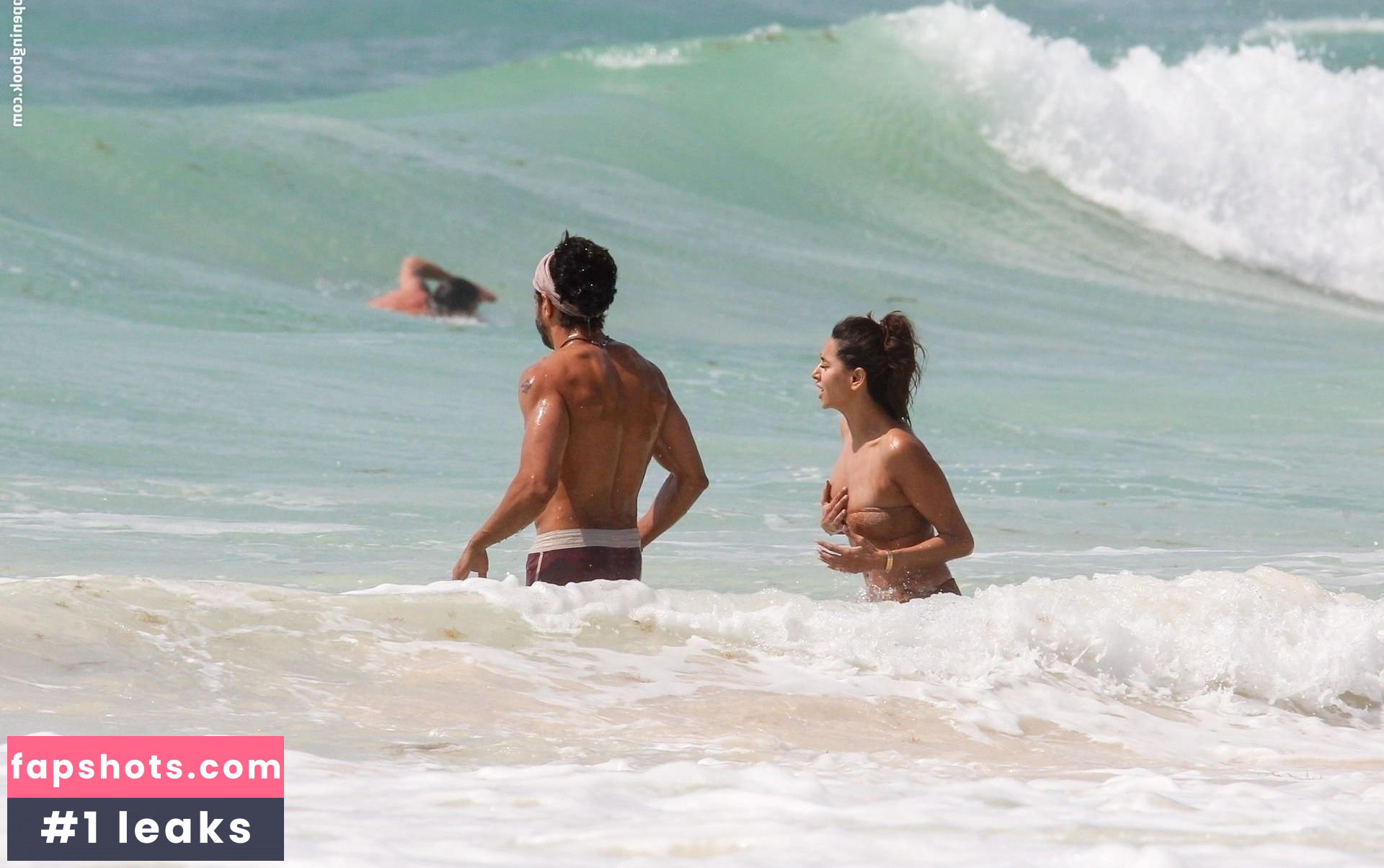 Shibani Dandekar gallery photo #10