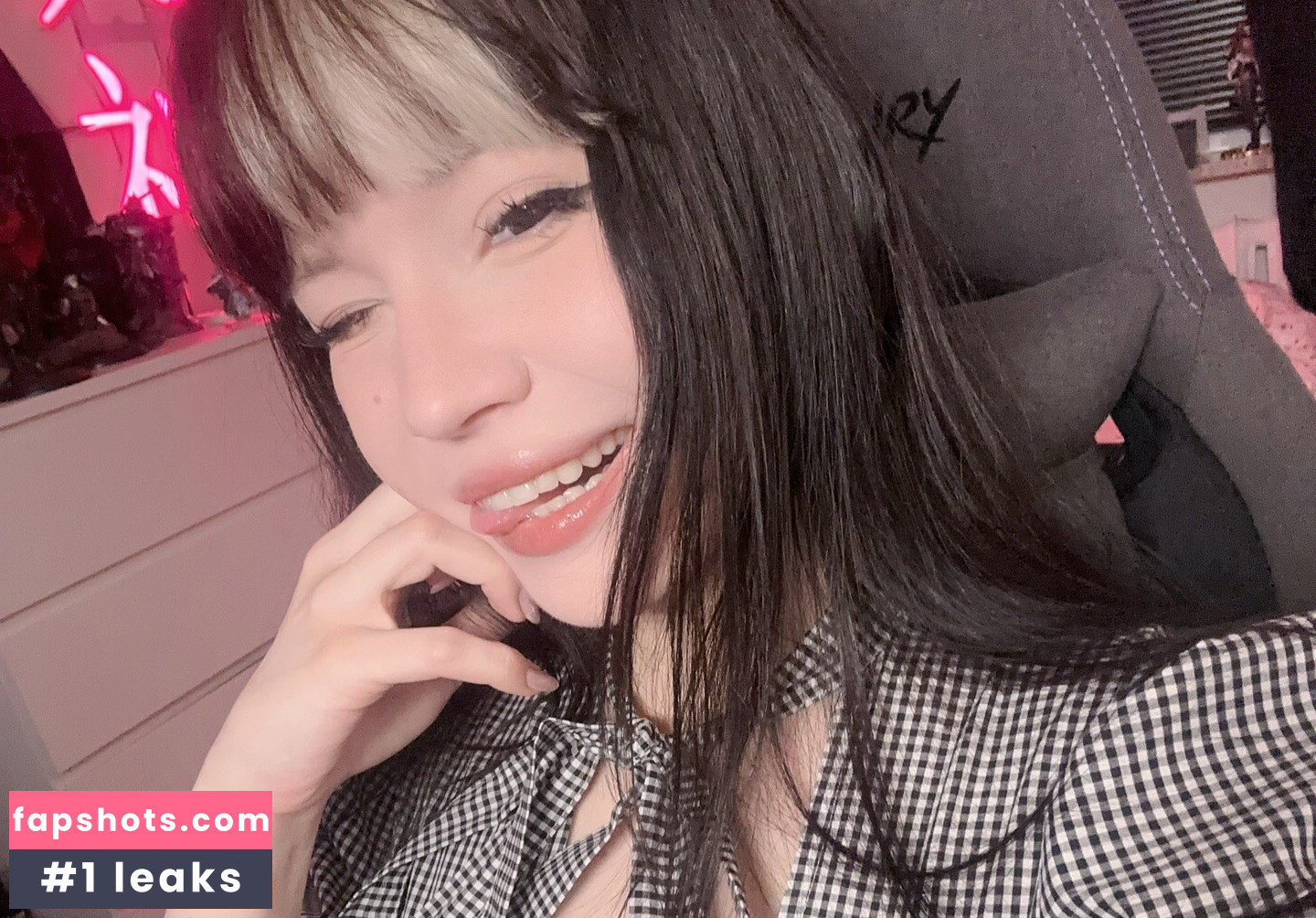 shini_waifu gallery photo #4