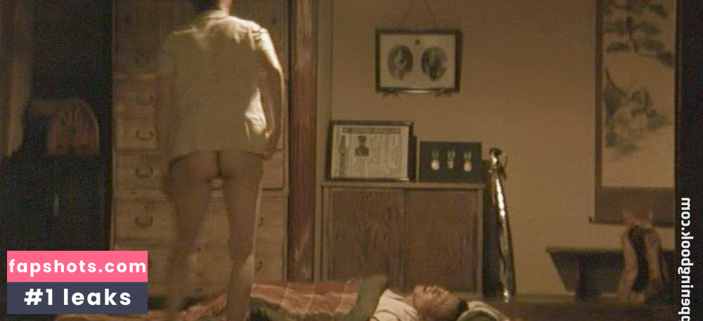 Shinobu Terajima gallery photo #26