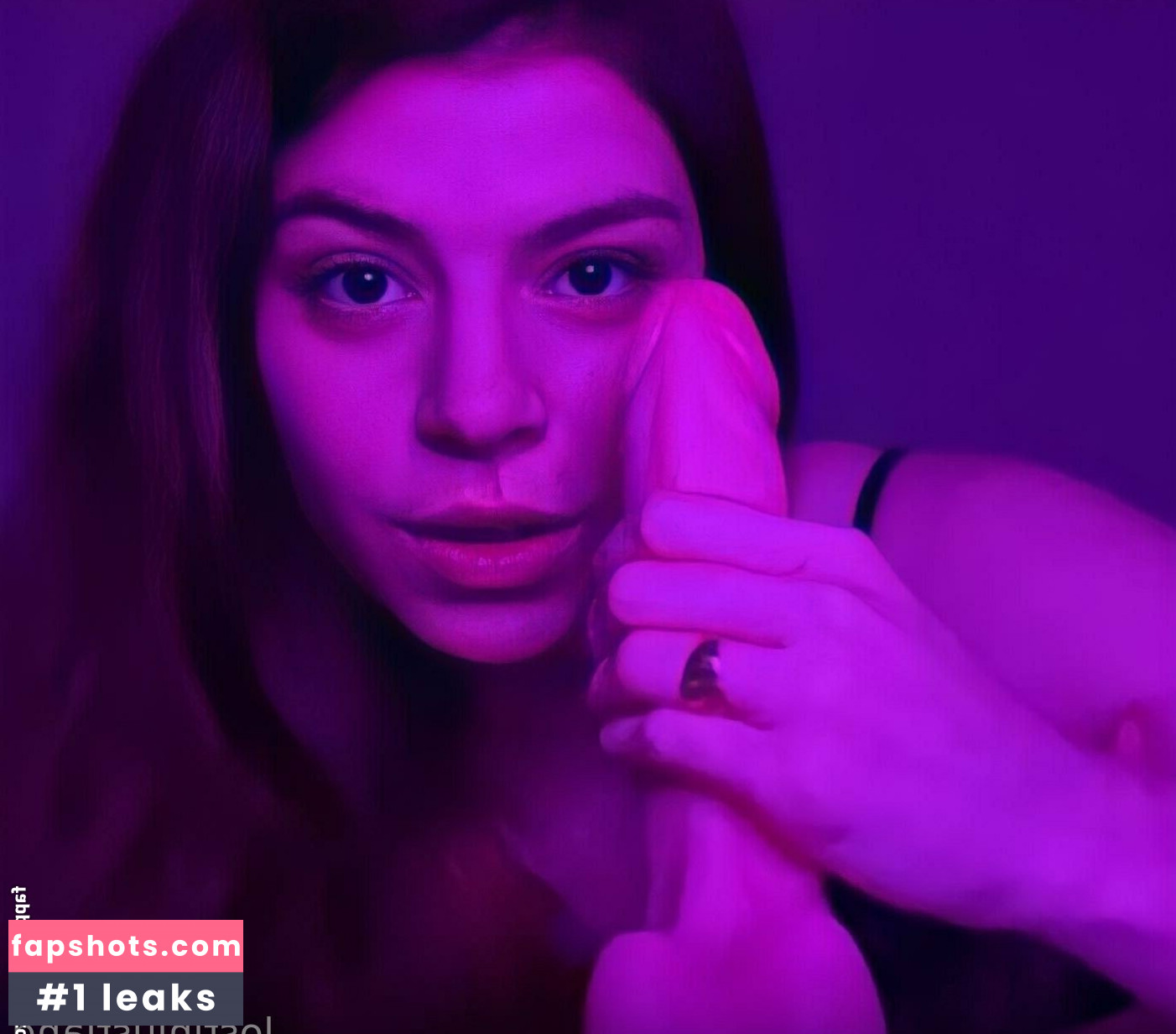 Shirley Bomb gallery photo #7