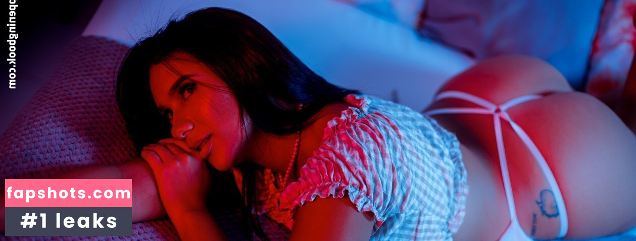 shirlynovoa nude babe gallery