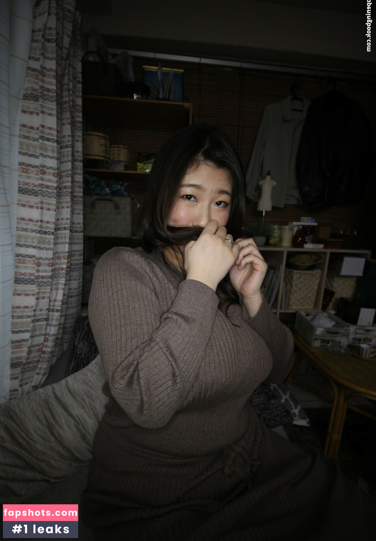 Shizuka Omori gallery photo #8